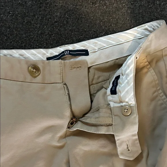 GAP Women's Khaki Chinos - Picture 12 of 12